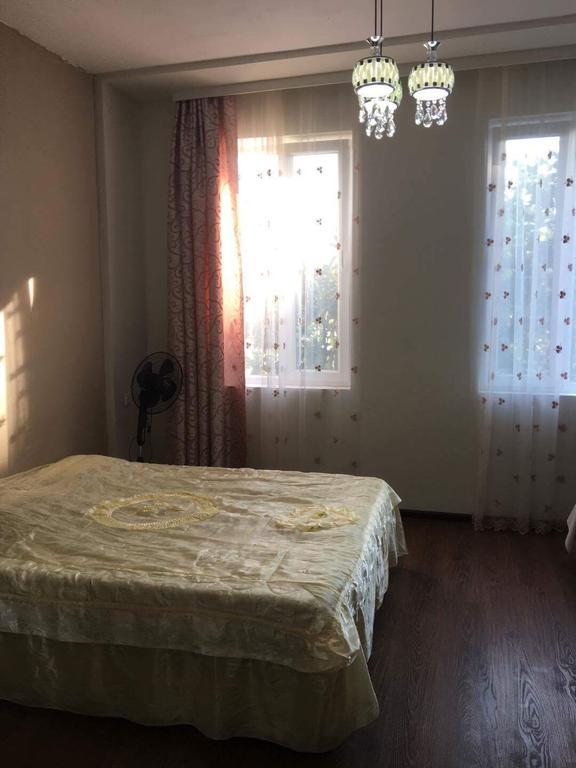 Homestay Izolda Батумі Екстер'єр фото