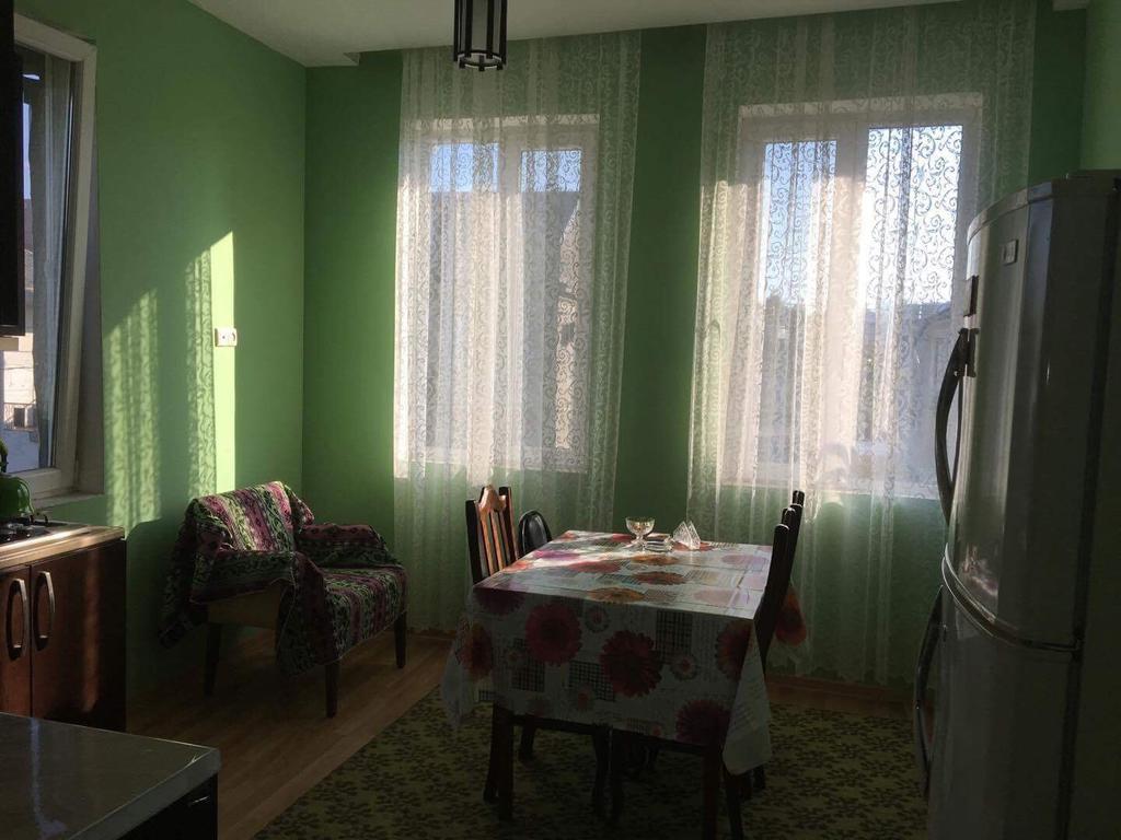 Homestay Izolda Батумі Екстер'єр фото