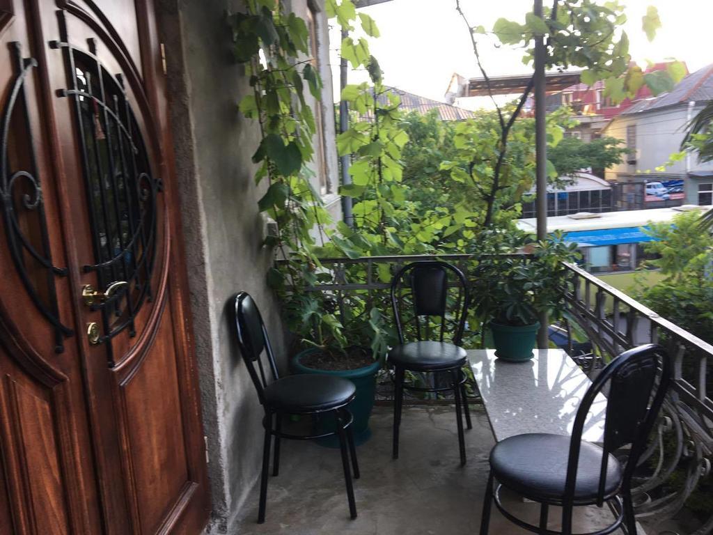 Homestay Izolda Батумі Екстер'єр фото
