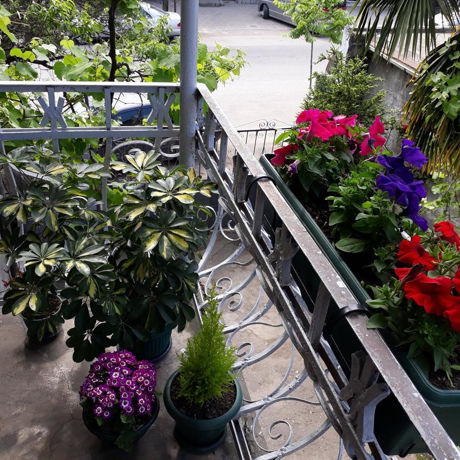 Homestay Izolda Батумі Екстер'єр фото
