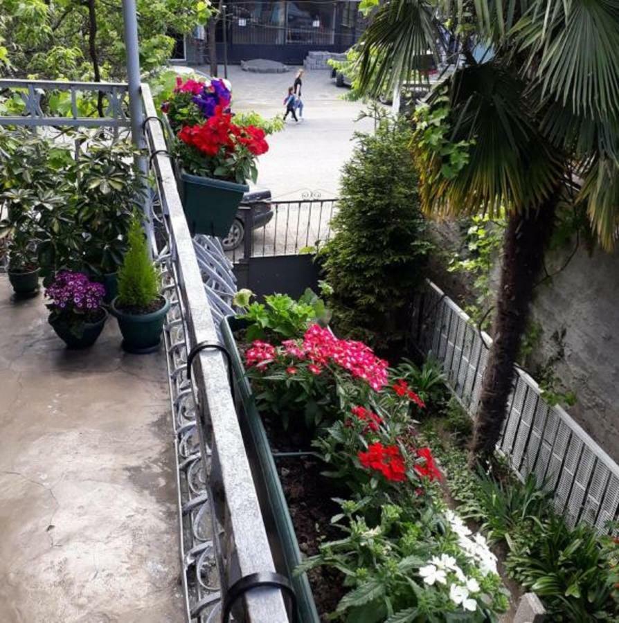 Homestay Izolda Батумі Екстер'єр фото