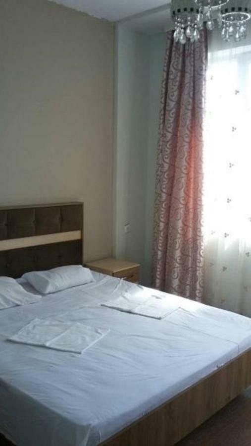Homestay Izolda Батумі Екстер'єр фото