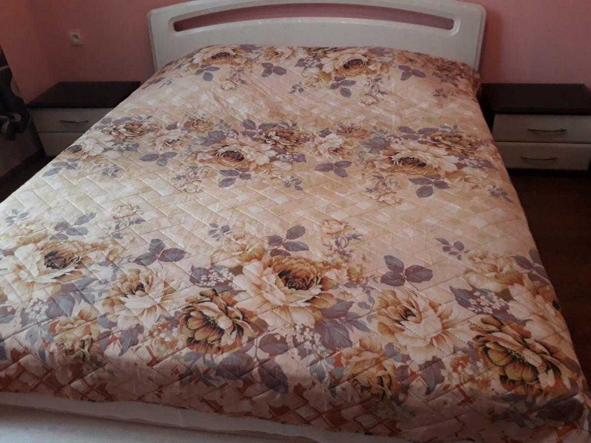 Homestay Izolda Батумі Екстер'єр фото
